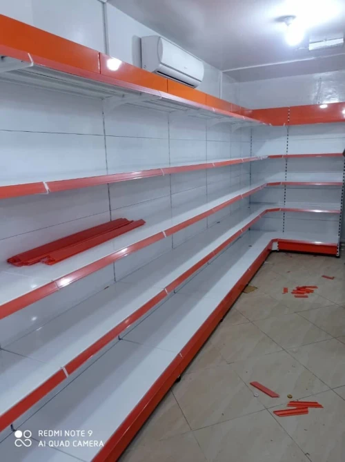 étagère métallique superette