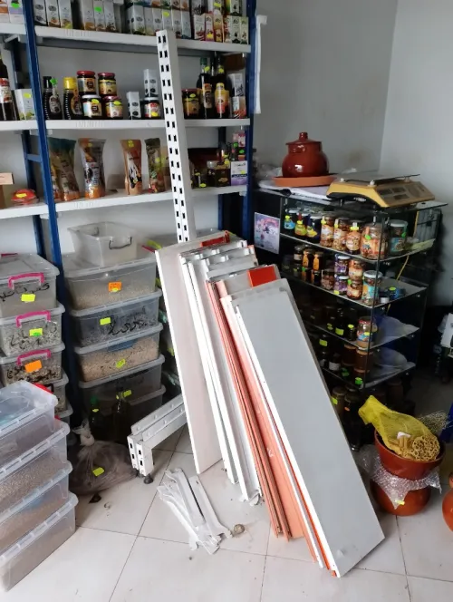 étagères de magasin (رفوف متجر)