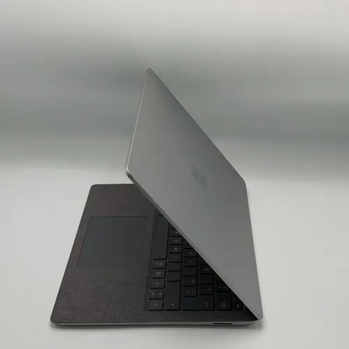 Microsoft Surface Laptop 5 / i7-1265U / 16 Go DDR5 / 256 Go SSD / 13.5 PixelSense Tactile