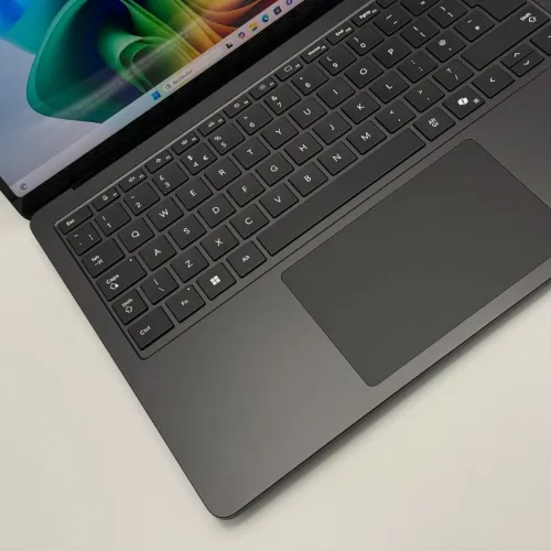 MICROSOFT SURFACE LAPTOP 7 / SnapDragon X 12Core  / 16Go DDR5X / 512Go SSD / 13.4 QHD HDR Tactile