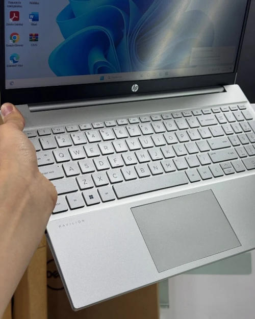 HP PAVILION 15 / 12th I7-1255U / 16Go DDR4 / 512SSD / 15.6 FHD