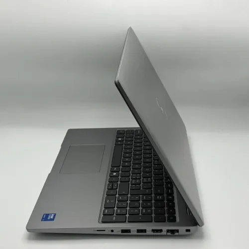Dell Latitude 5550 / Ultra 7 165H / 16 Go DDR5 / 512 Go SSD / 15.6 FHD
