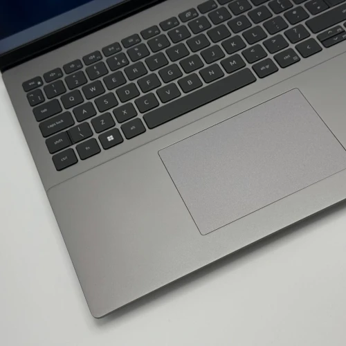 Dell Inspiron 16 / i7-1360P / 16 Go DDR5 / 512 Go SSD / RTX 2050 / 16 FHD+