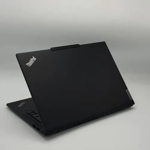 Lenovo ThinkPad X13 Gen 4 Magnesium / Ryzen 5 Pro 7540U / 16 Go DDR5 / 13.3 FHD+