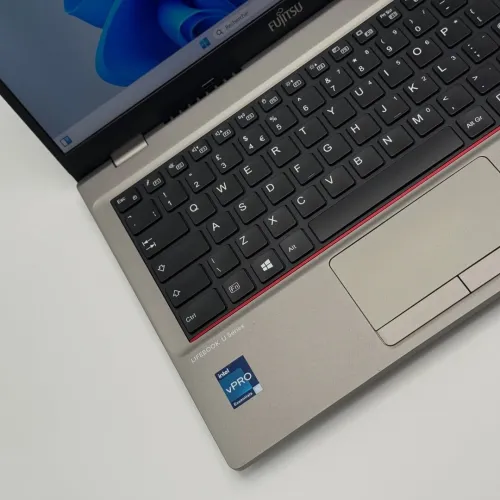 FUJITSU LifeBook 14 ( Produit dAllemagne ) / 12th I5-1235U / 16Go DDR4 / 256SSD / 14 FHD
