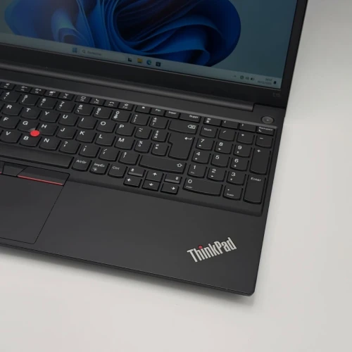 Lenovo Thinkpad E15 / i7-1255u