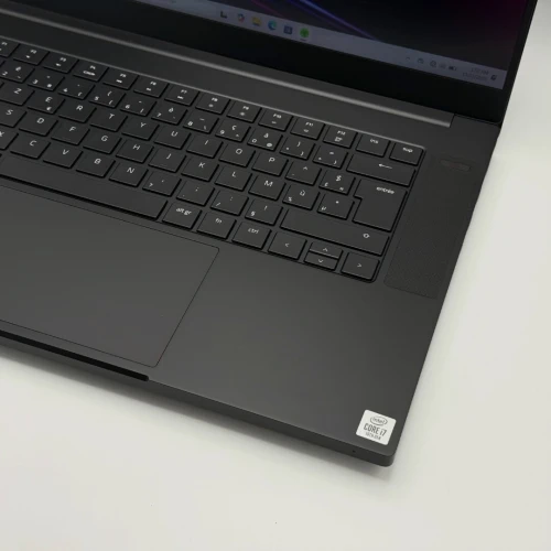 Razer Blade 15 / i7-10750H / 16 Go / RTX 2070 Max-Q / 144Hz