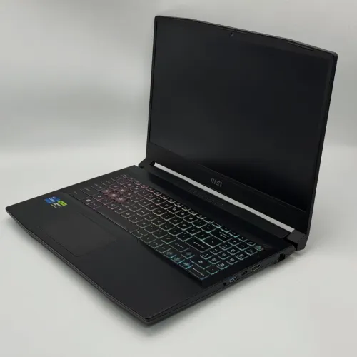 MSI Katana 15 B13 / i7-13700H / RTX 4060 / 240Hz