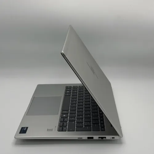 HP EliteBook 640 G11 / Intel Ultra 5 135U / 132 Go / 512 Go SSD / 14 FHD+