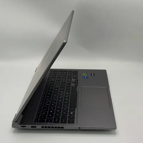 HP OMEN Gaming 16 / i7-14650HX / RTX 4060 / QHD+ 240Hz