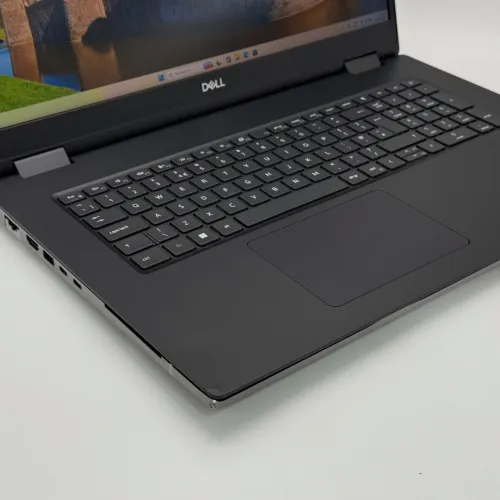 Dell Precision 7780 / i9-13950HX / 32 Go DDR5 / 1 To SSD / RTX 3500 Ada 12 Go