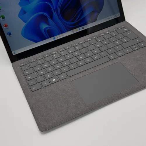 Microsoft Surface Laptop 5 / i7-1265U / 16 Go DDR5 / 256 Go SSD / 13.5 PixelSense Tactile