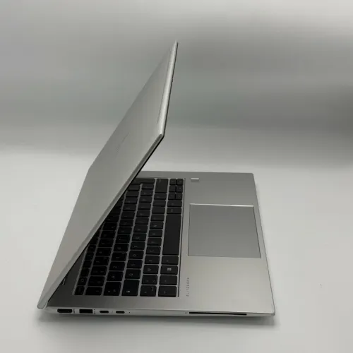 HP EliteBook 840 G9 / i5 1245U / 8Go DDR5 / 256Go SSD NVMe / 14 FHD+