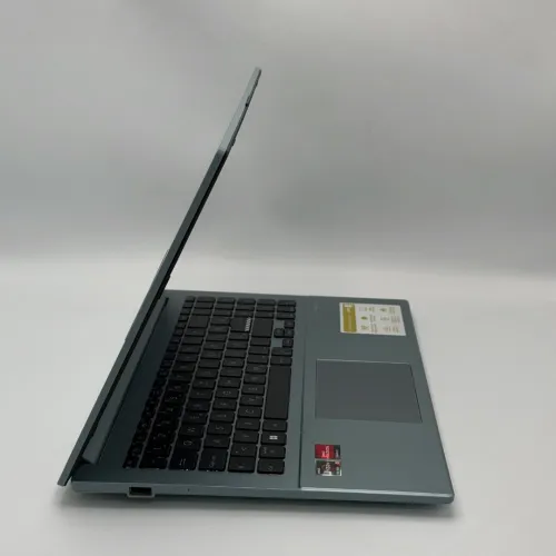 ASUS VivoBook Go 15 / Ryzen 5 7520U / 16 Go DDR5 / 512 Go SSD / 15.6 FHD