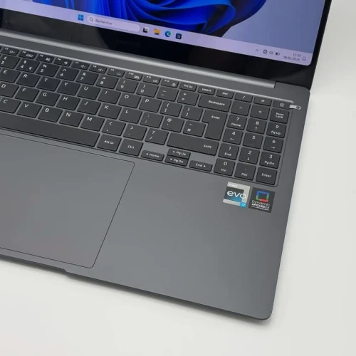 SAMSUNG GALAXY BOOK PRO 3 OLED / 13th I7-1360P / 16Go DDR5 / 512SSD / 16 3K OLED 120Hz