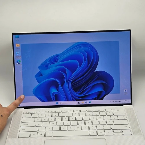 DELL XPS 9510 OLED 4K+ / 11th I7-11800H / 16GO DDR4 / 1TO SSD / NVIDIA RTX 3050Ti / 15.6" Tactile 