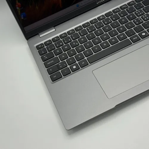 Dell Latitude 5550 / Ultra 7 165H / 16 Go DDR5 / 512 Go SSD / 15.6 FHD