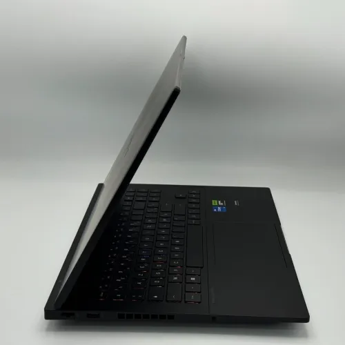 HP OMEN 16 / 13th I7-13620H / 16Go DDR4 / 512SSD / NVIDIA RTX 4060 8Go / 16 FHD 144Hz