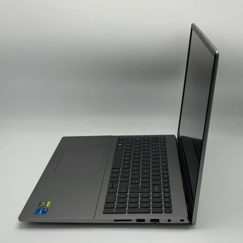 Dell Inspiron 16 / i7-1360P / 16 Go DDR5 / 512 Go SSD / RTX 2050 / 16 FHD+