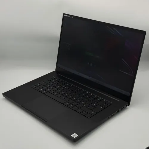 Razer Blade 15 / i7-10750H / 16 Go / RTX 2070 Max-Q / 144Hz