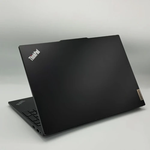 LENOVO THINKPAD E16 / 13th I5-1335U / 40Go DDR4 / 256Go SSD / 16  FHD+ WUXGA
