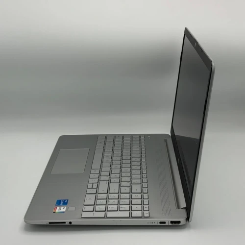 HP Laptop 15 / i5-1235U