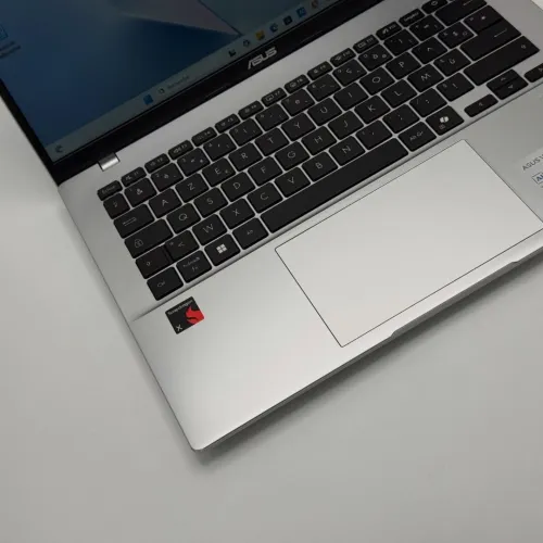 ASUS VivoBook 14 X1407Q / Snapdragon X / 16 Go / 512 Go SSD / FHD+