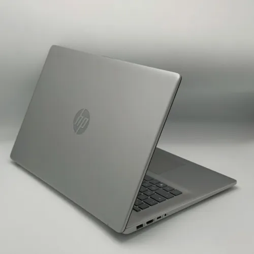 HP Laptop 17 / i3-N305 / 8 Go DDR5 / 256 Go SSD / 17.3