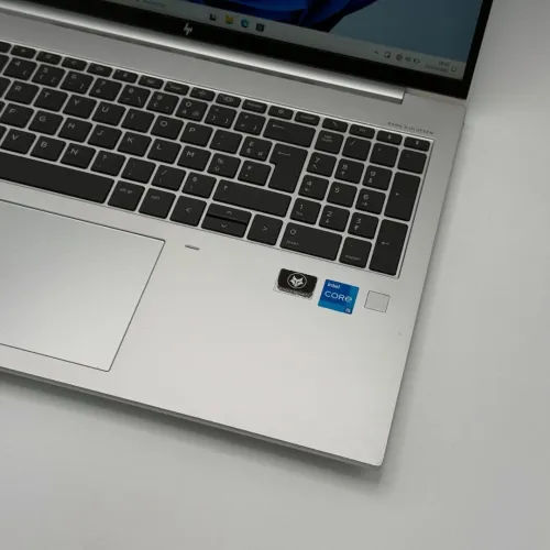 HP ELITEBOOK 860 G9 / 12th I5-1235U / 8Go DDR5 / 256SSD / 16 FHD+