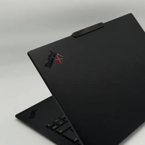 Lenovo ThinkPad X1 Carbon Gen 12 / Ultra 7 155U / 32 Go DDR5 / 1 To SSD / 14 FHD+