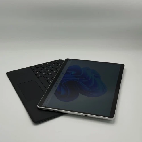 Microsoft Surface Pro 9 / i7-1265U / 16 Go DDR5 / 512 Go SSD / Écran 3K 120 Hz