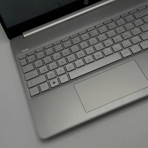 HP Laptop 15 / i5-1155G7 / 8 Go DDR4 / 512 Go SSD / 15.6 FHD