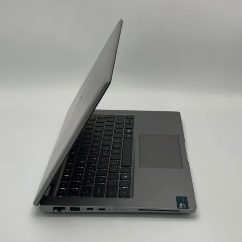 Dell Latitude 5450 / Ultra 7 165U vPro / 16 Go DDR5 / 512 Go SSD / 14 FHD