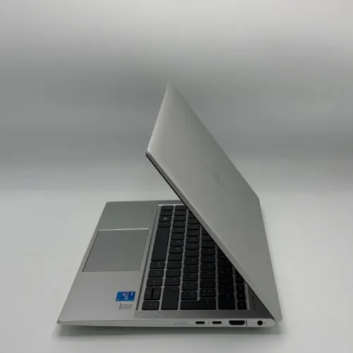 HP EliteBook 830 G8 / Intel Core i5 1145G7 / 16 Go / 256 Go SSD NVMe / 13.3 FHD