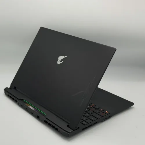Gigabyte AORUS 15X ASG / i7-13700HX / 16 Go DDR5 / RTX 4070 / QHD 240Hz