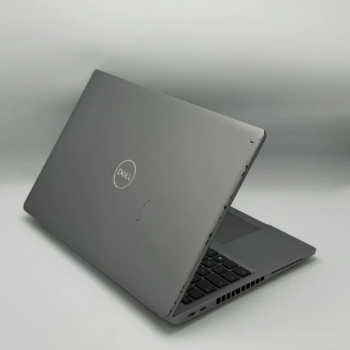 Dell Precision 3590 / Ultra 5 125U / 16 Go DDR5 / 512 Go SSD NVMe / 15.6 FHD