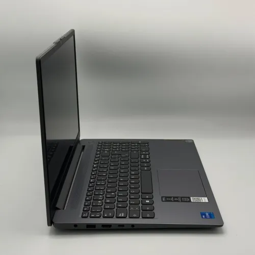 Lenovo IdeaPad Slim 3 / i7-13620H / 16Go DDR5 / 1To SSD NVMe / 15.6 FHD