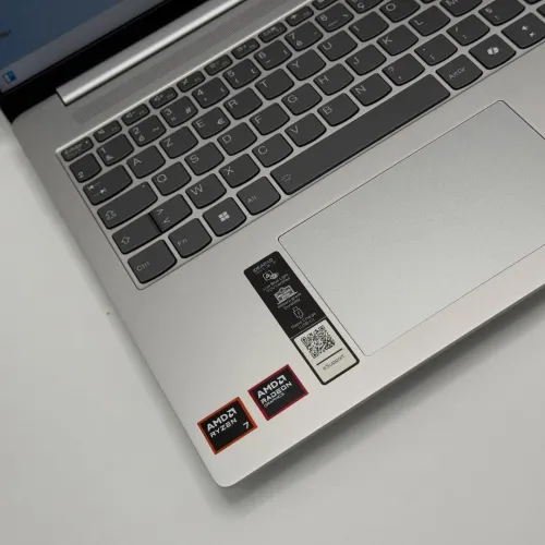 LENOVO IDEAPAD SLIM 5 / RYZEN 7 8840Hs /  AMD RADEON 780M UP TO 8Go / 32Go DDR5 / 1To SSD / 16 FHD+