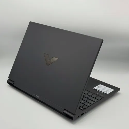 HP Victus 15 / i7-13620H / RTX 5060 / 144Hz