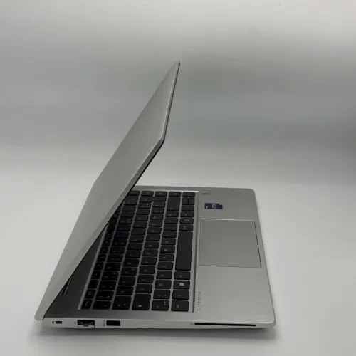 HP EliteBook 640 G10 Tactile / i7-1365U / 32 Go / 1 To SSD / 14 FHD