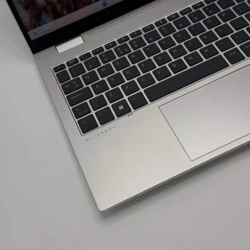 HP EliteBook 830 G9 x360  i5-1245U / 16 Go DDR5 / 256 Go SSD / Tactile 2-in-1