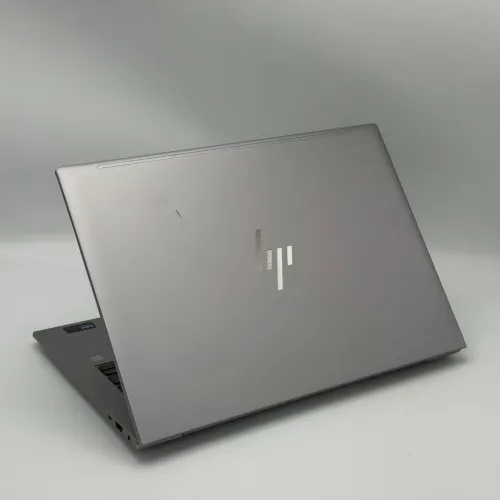HP ZBook Firefly G11 / Core Ultra 7 165H / RTX A500 / 16 Go DDR5