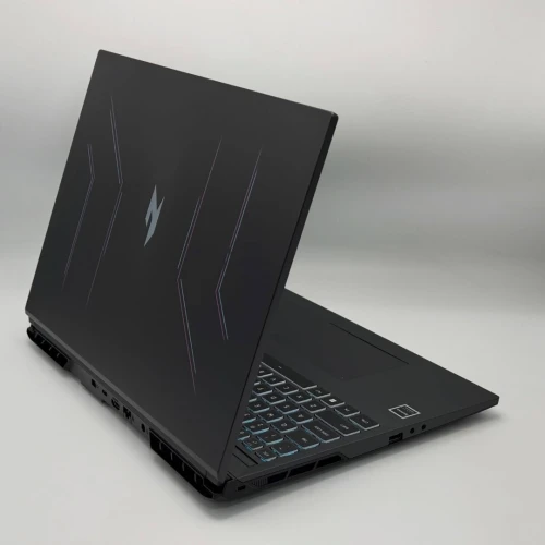 Acer Nitro Shadow SH16 / i7-14650HX / RTX 4060 / 16 Go DDR5 / QHD+ 165Hz