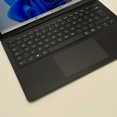 Microsoft Surface Laptop 4 / i5-1145G7 / 8 Go / 256 Go SSD / 13.5 2K Tactile