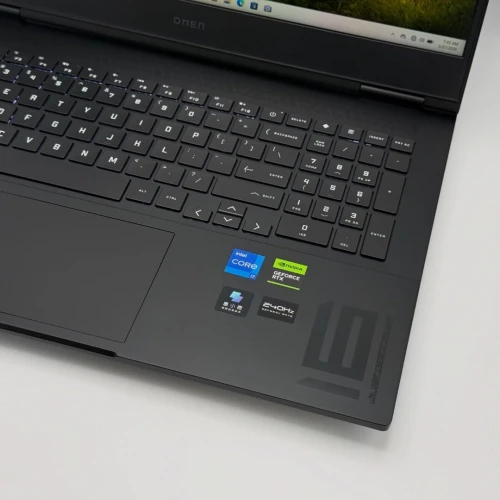 HP OMEN 16 / i7-14650HX / RTX 4070 / 16 Go DDR5 / QHD 240Hz