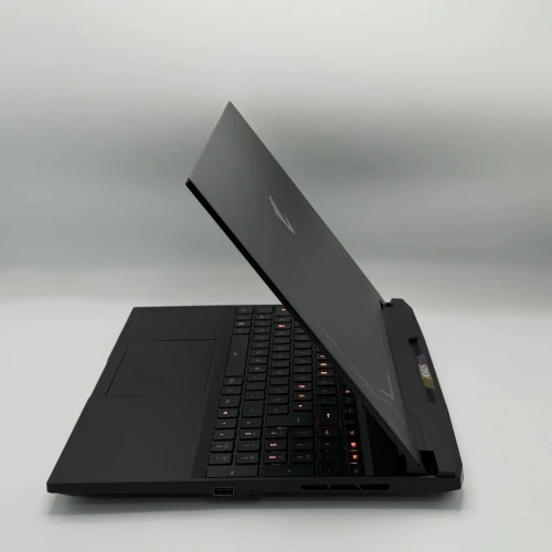 Gigabyte AORUS 15X ASG / i7-13700HX / 16 Go DDR5 / RTX 4070 / QHD 240Hz