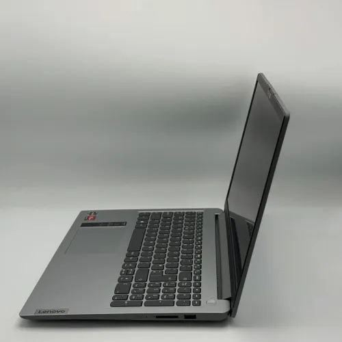 Lenovo IdeaPad Slim 1 / Ryzen 3 7320U / 8 Go DDR5 / 512 Go SSD / 15.6 FHD