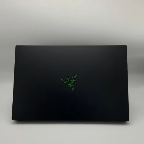 Razer Blade 15 / i7-10750H / 16 Go / RTX 2070 Max-Q / 144Hz