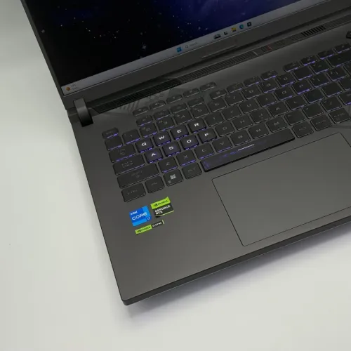 ASUS ROG Strix G16 (G614J) / i7-13650HX / 16 Go DDR5 / RTX 4060 / QHD+ 240Hz