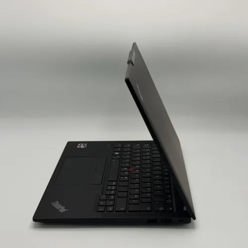 Lenovo ThinkPad X13 Gen 4 Magnesium / Ryzen 5 Pro 7540U / 16 Go DDR5 / 13.3 FHD+
